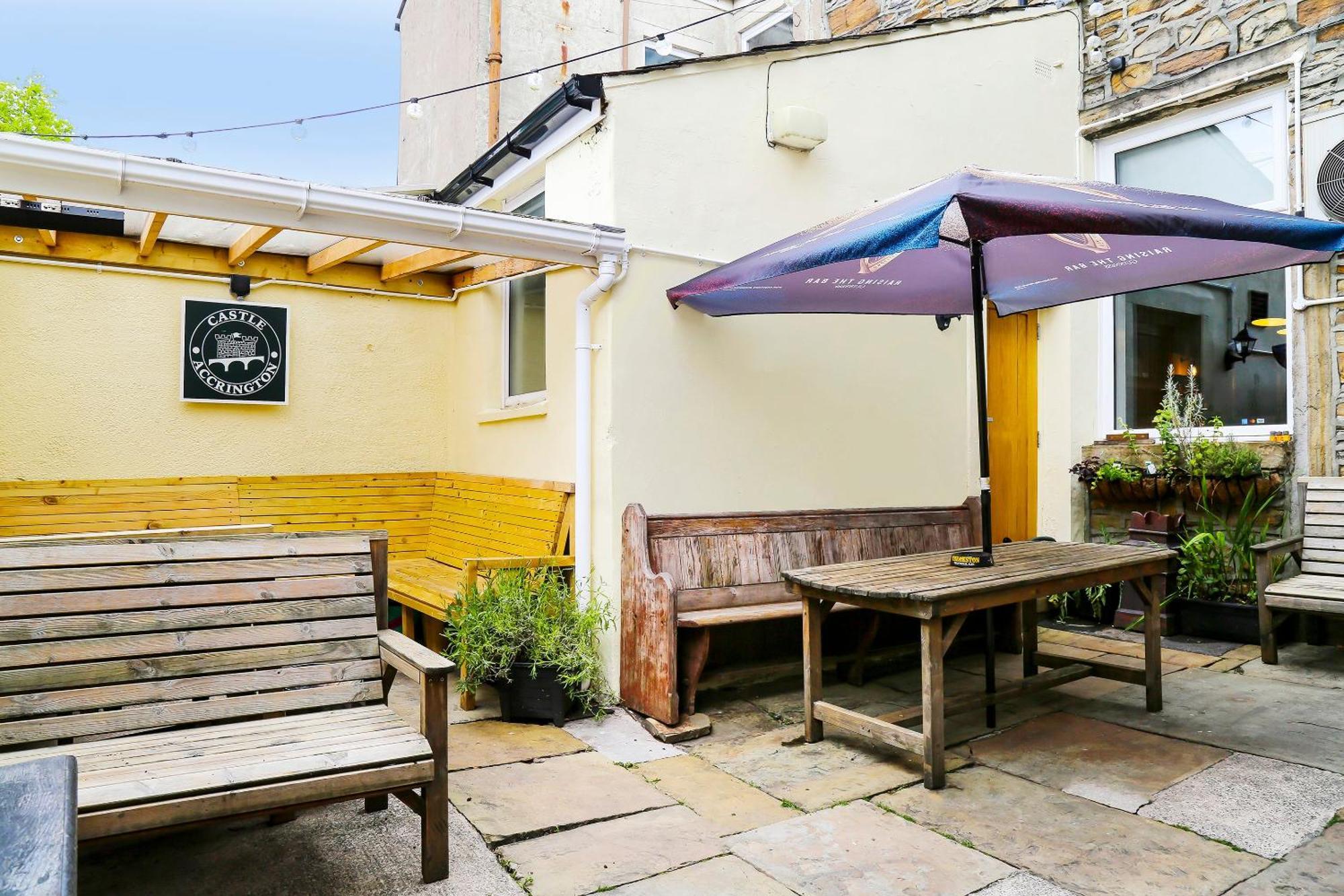 Oyo Castle Hotel, Accrington Esterno foto